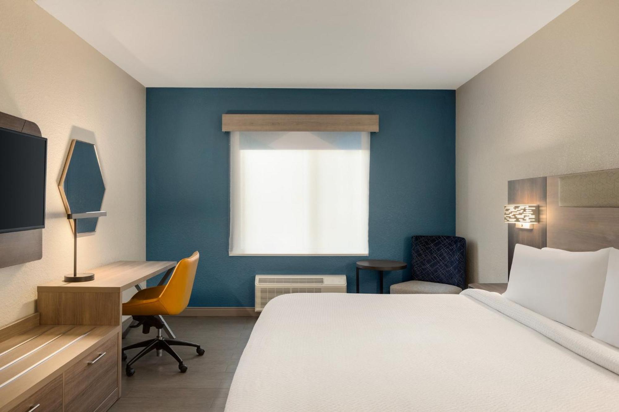 Express Lauderdale Airport South By Ihg Hotel 3*