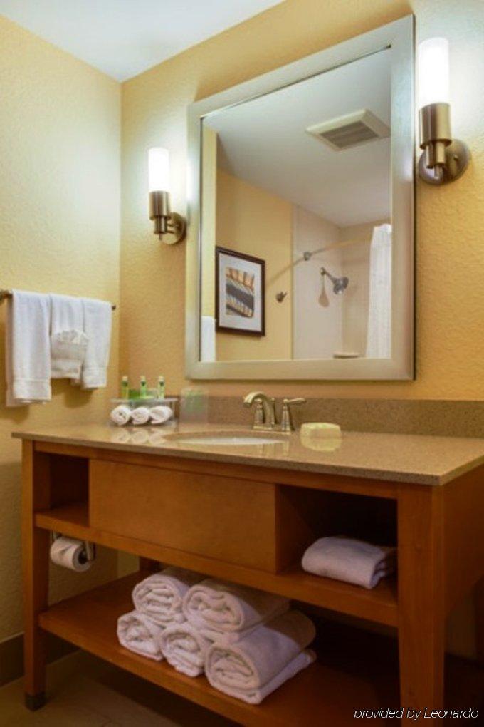 Express Lauderdale Airport South By Ihg Hotel